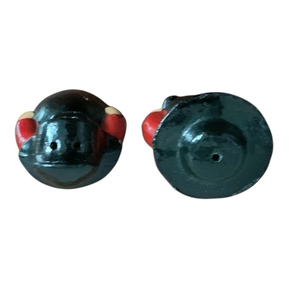 Vintage Amish Salt & Pepper Shakers Red Black Cast Iron Amish Couple Shakers Set - Picture 4 of 7